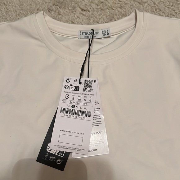 Stradivarius second skin tee in ecru - Picture 2 of 3